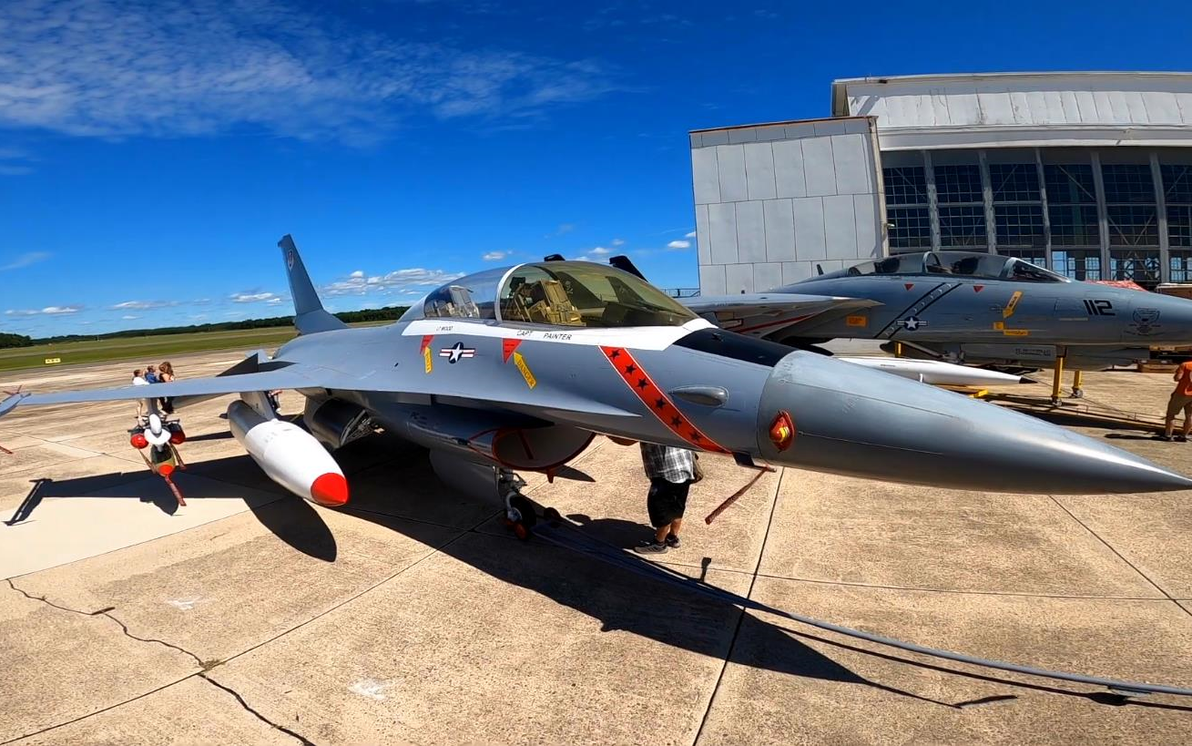 海军航空站怀尔德伍德航空博物馆 - f-16b"战隼"block10(双座战斗
