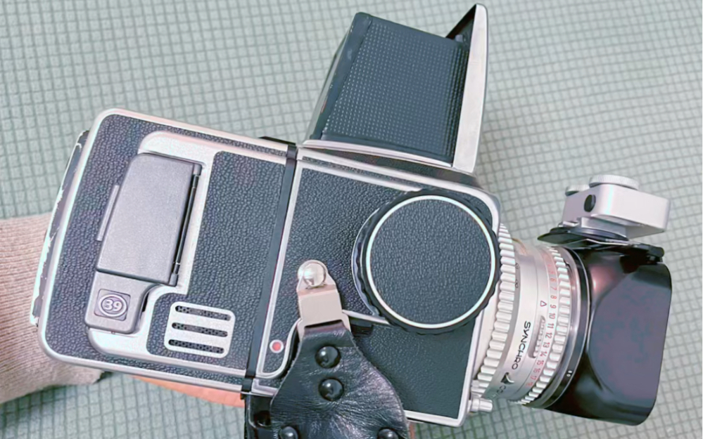 哈苏v口数码后背,来自哈苏h3d39大底ccd后背.