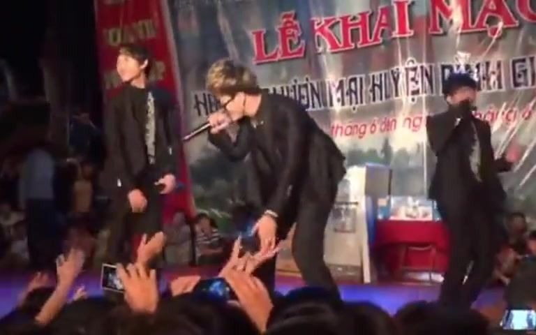 [图]越南共和国歌曲 南越天团HKT Thêm Một Lần Đau LIVE版