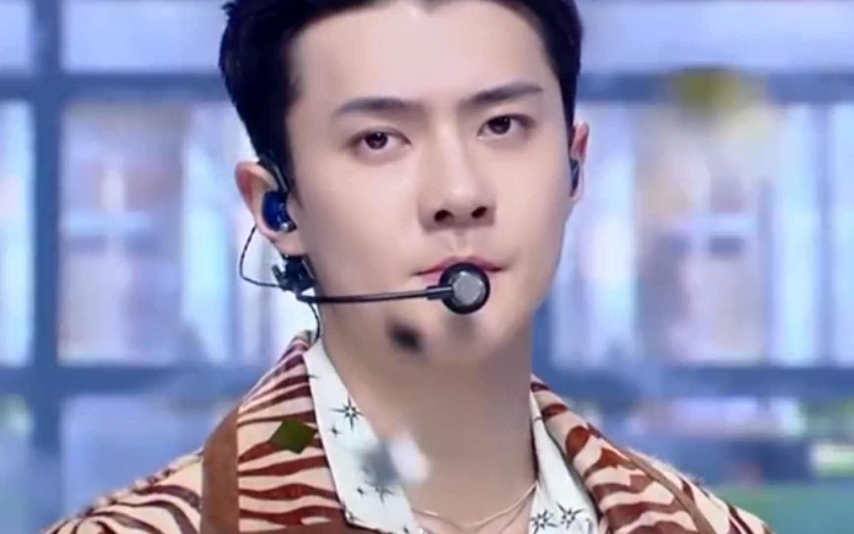 230713 exo 最新回归7人初舞台 - cream soda  采访@ mcd 公开!