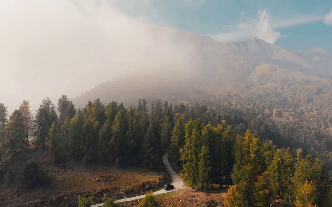 [图]爬山领略意大利群山的美景，完成山间小屋太阳能安装，拜访当地神秘的艺术收藏家