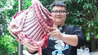 天冷了，阿米买一扇羊排做两种口味，吃羊肉喝羊汤，舒坦
