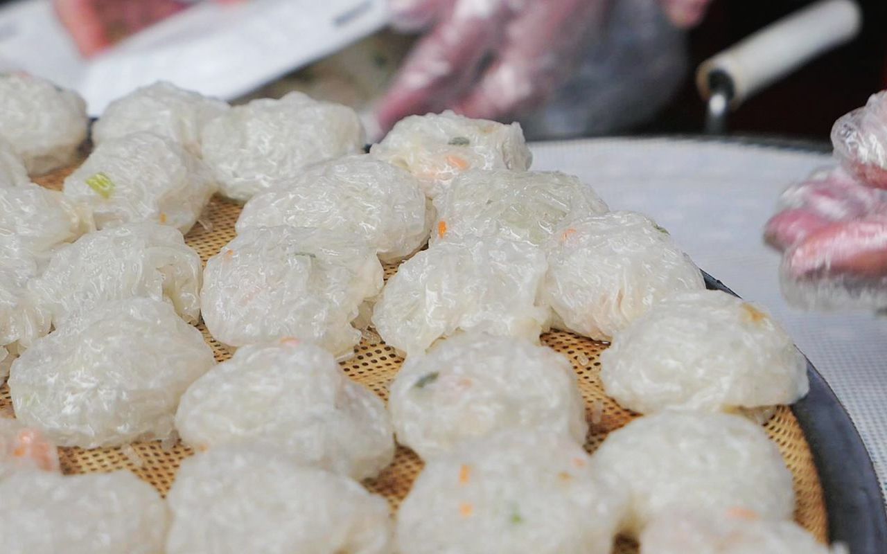 大姐做沙县特色烧麦,成为行业翘楚,春节加班一天能卖上万个,可不是