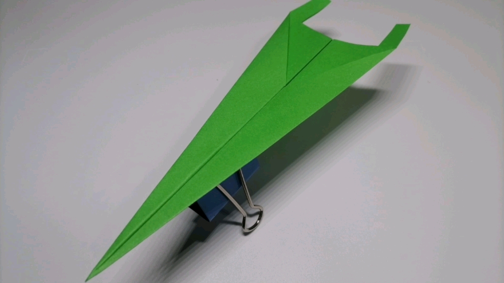 如何折一架超级战斗机纸飞机