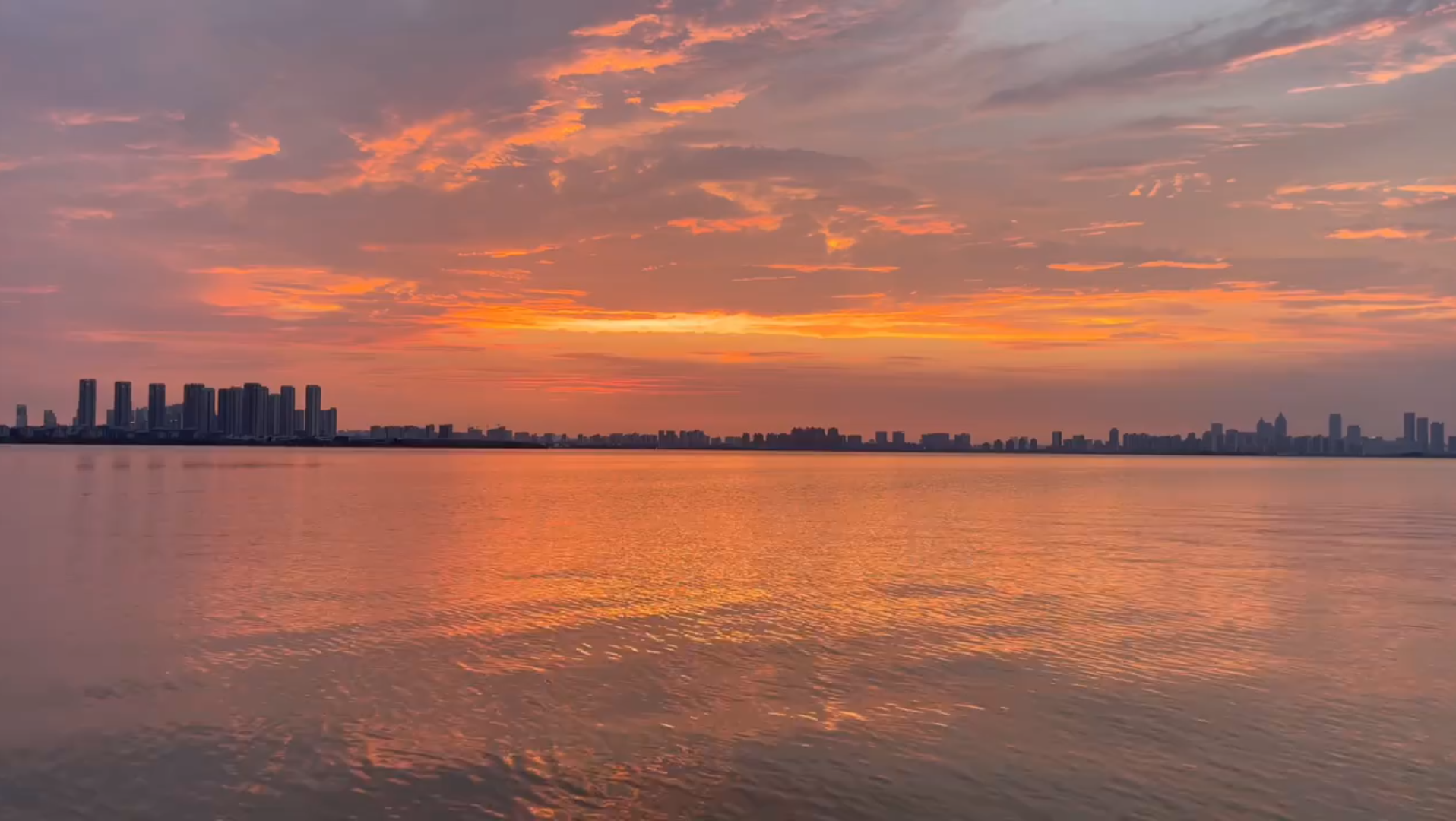 [图]听着动人的旋律配上夕阳的美景～