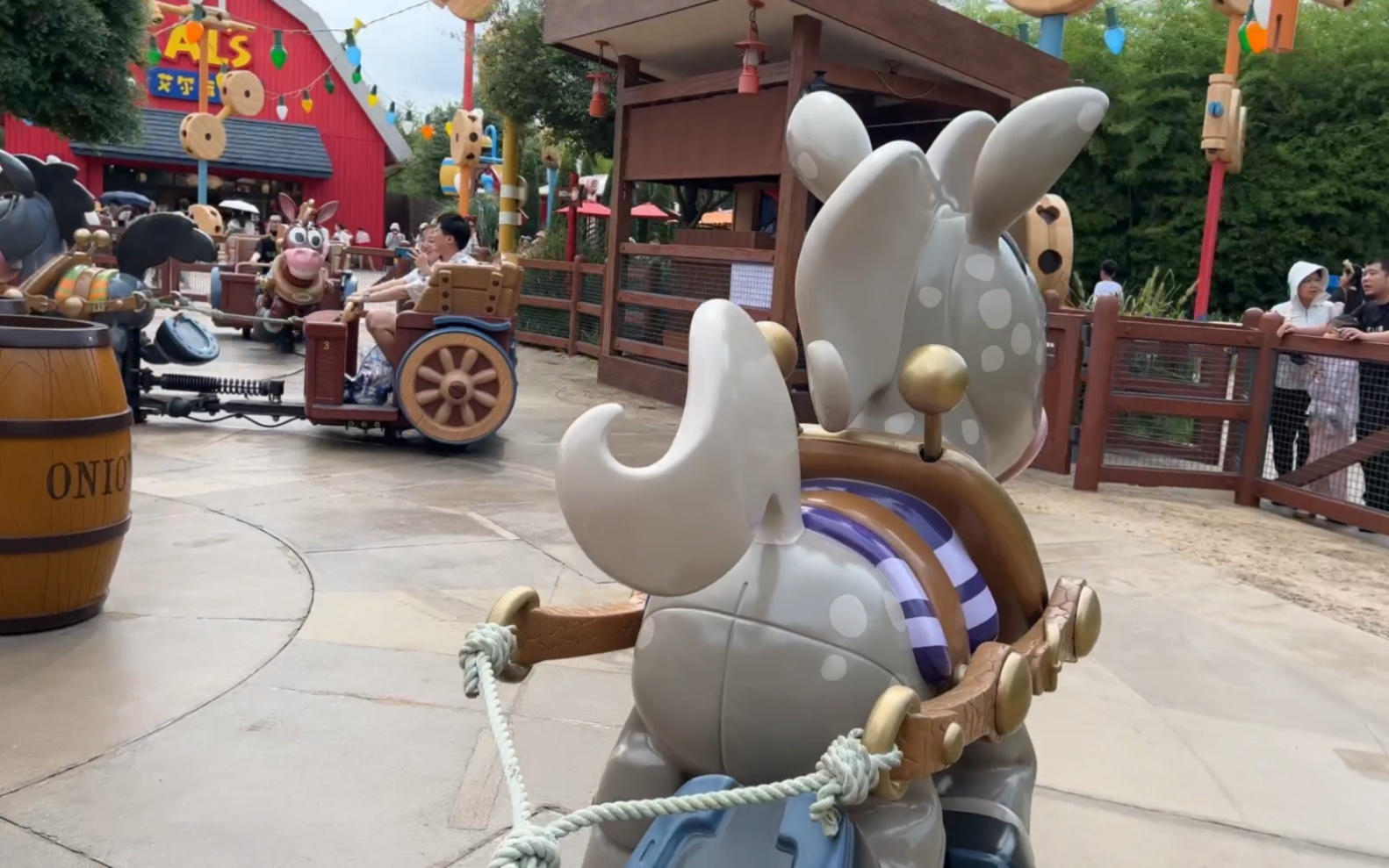 上海迪士尼乐园唯一录视频项目之「甩驴」_double vision_20230612