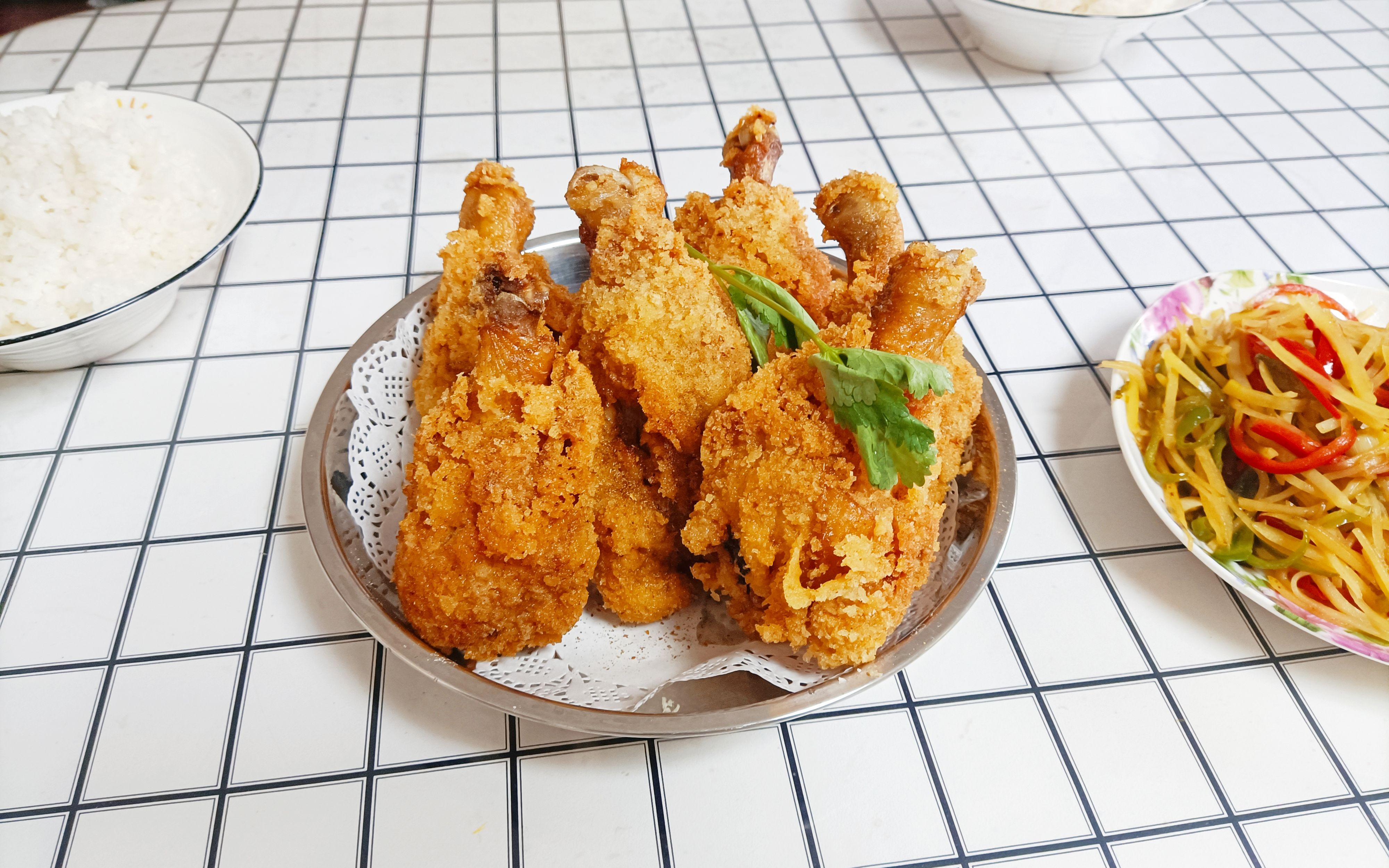 孩子们最爱吃的炸鸡腿,自己在家做,外脆里嫩,上桌就扫光