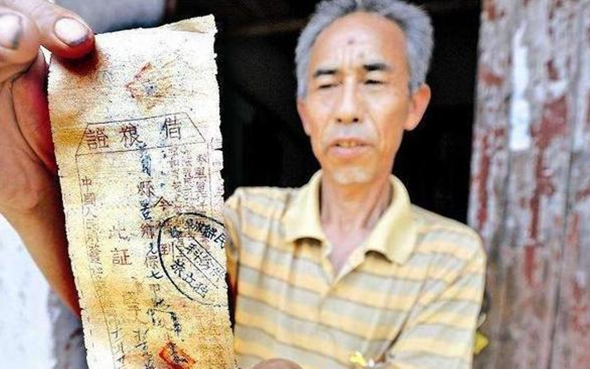 湖北老农拿出85年前“欠条”,红军借款400大洋,政府如今兑付他多少钱?哔哩哔哩bilibili