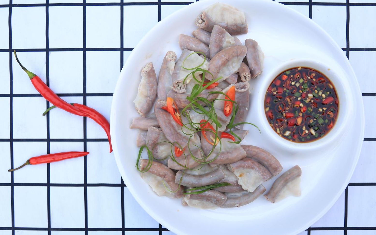 老广很喜欢的白灼粉肠做法简单接地气味道可能不适合每一个人