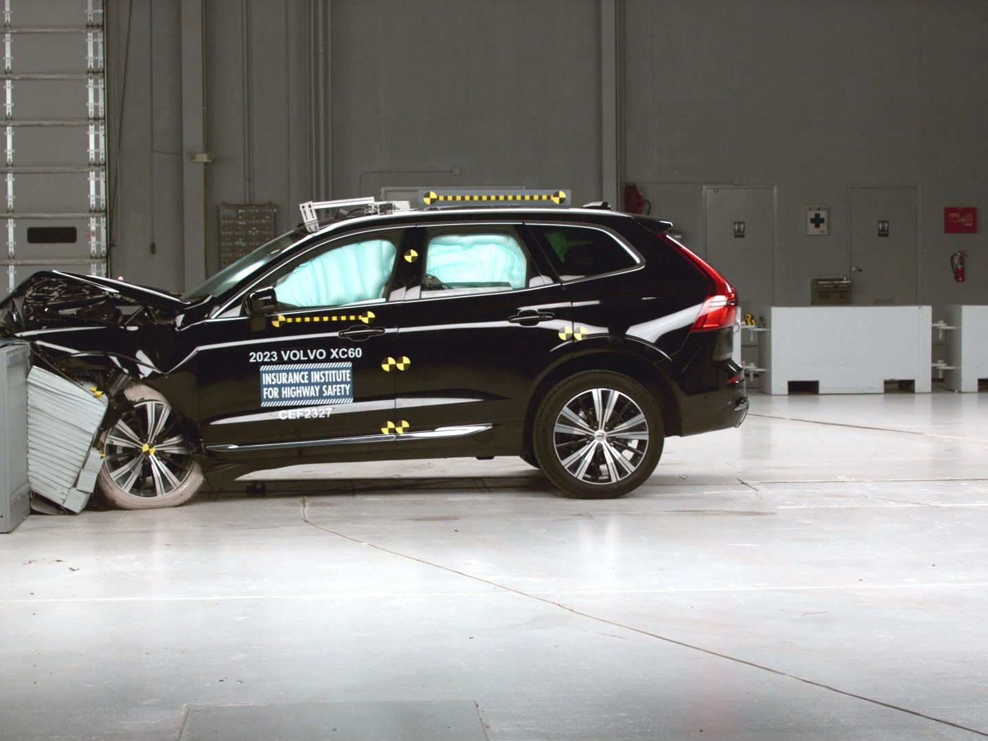 2023 沃爾沃 xc60 中度重疊 iihs 碰撞測試