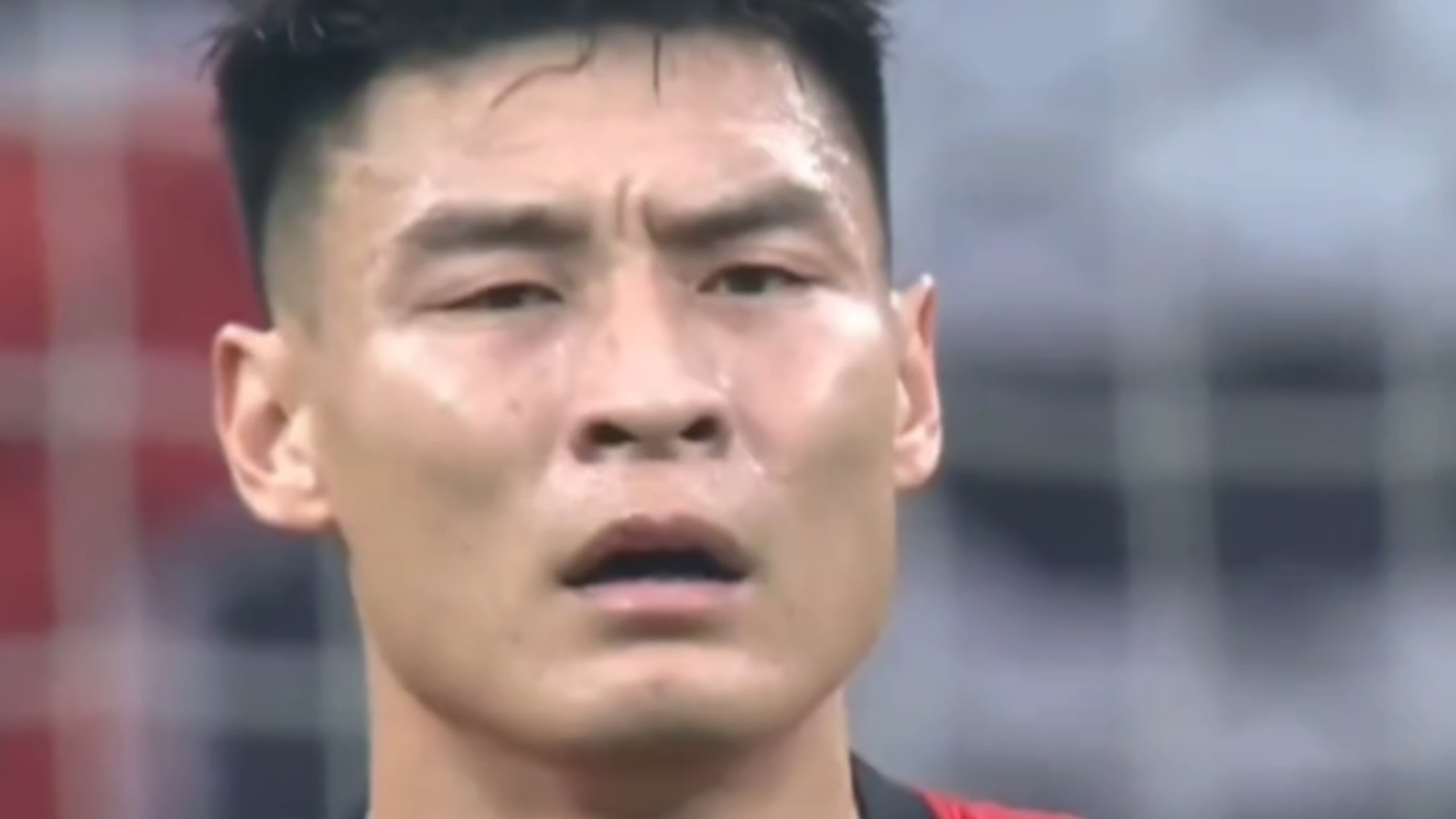 0-1！成都蓉城争冠重创，主场又丢球，球迷傻眼，大连队疯狂庆祝