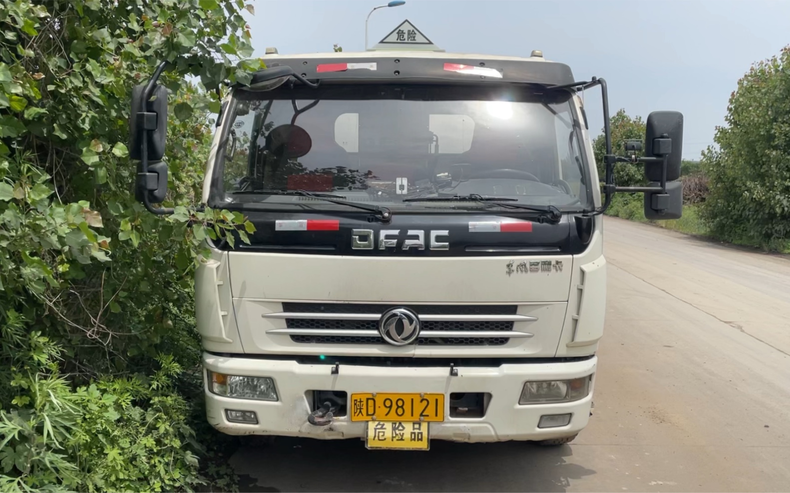 纯数字车牌东风多利卡油罐车