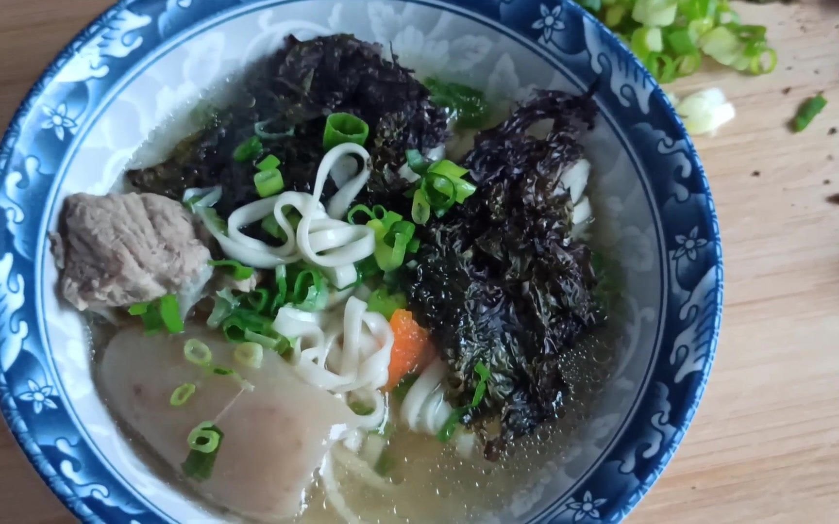 紫菜汤面,深夜食堂清汤挂面,宵夜简单也很美味,早餐也适合