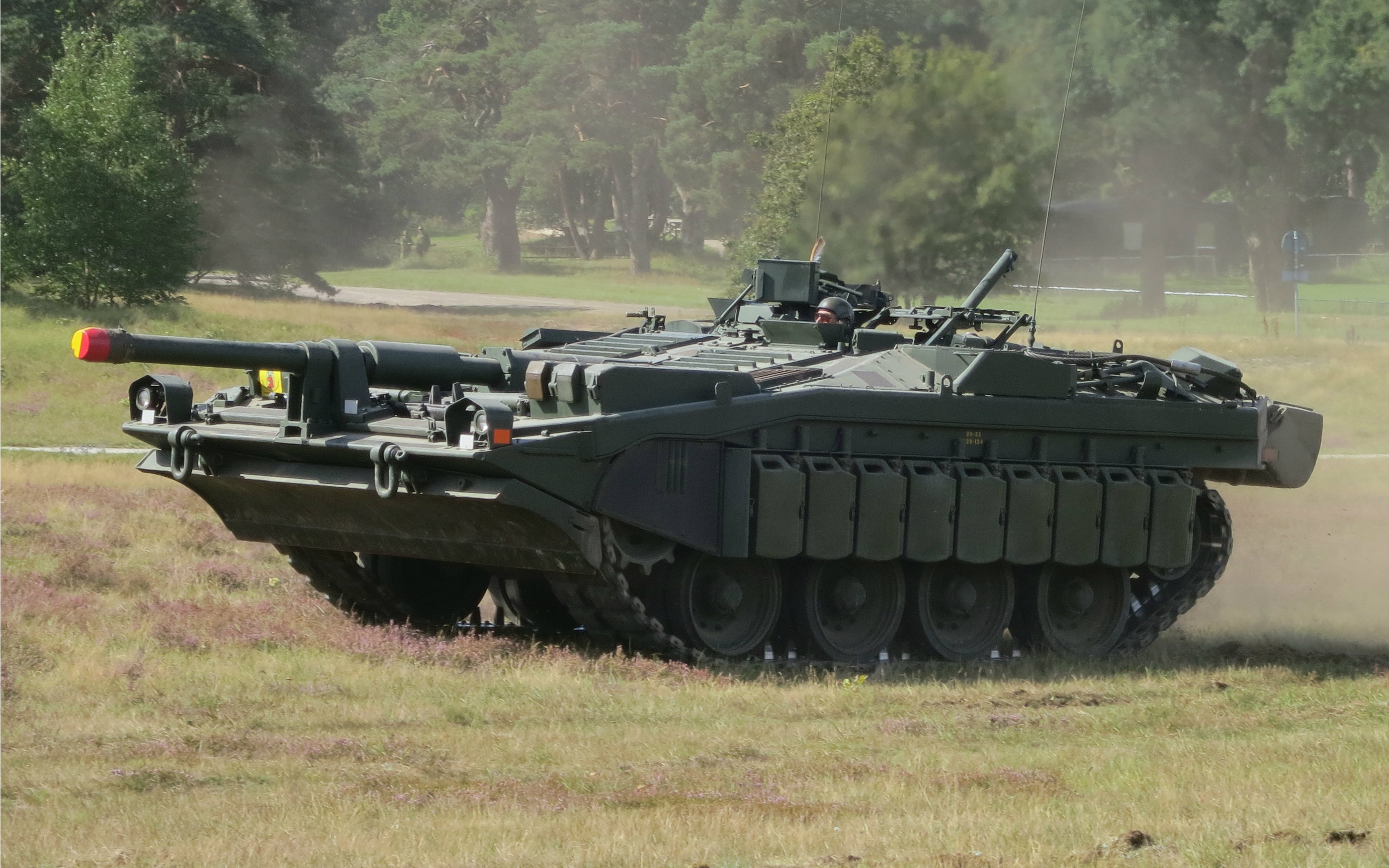 【生肉】短纪录片:瑞典无炮塔主战坦克strv103