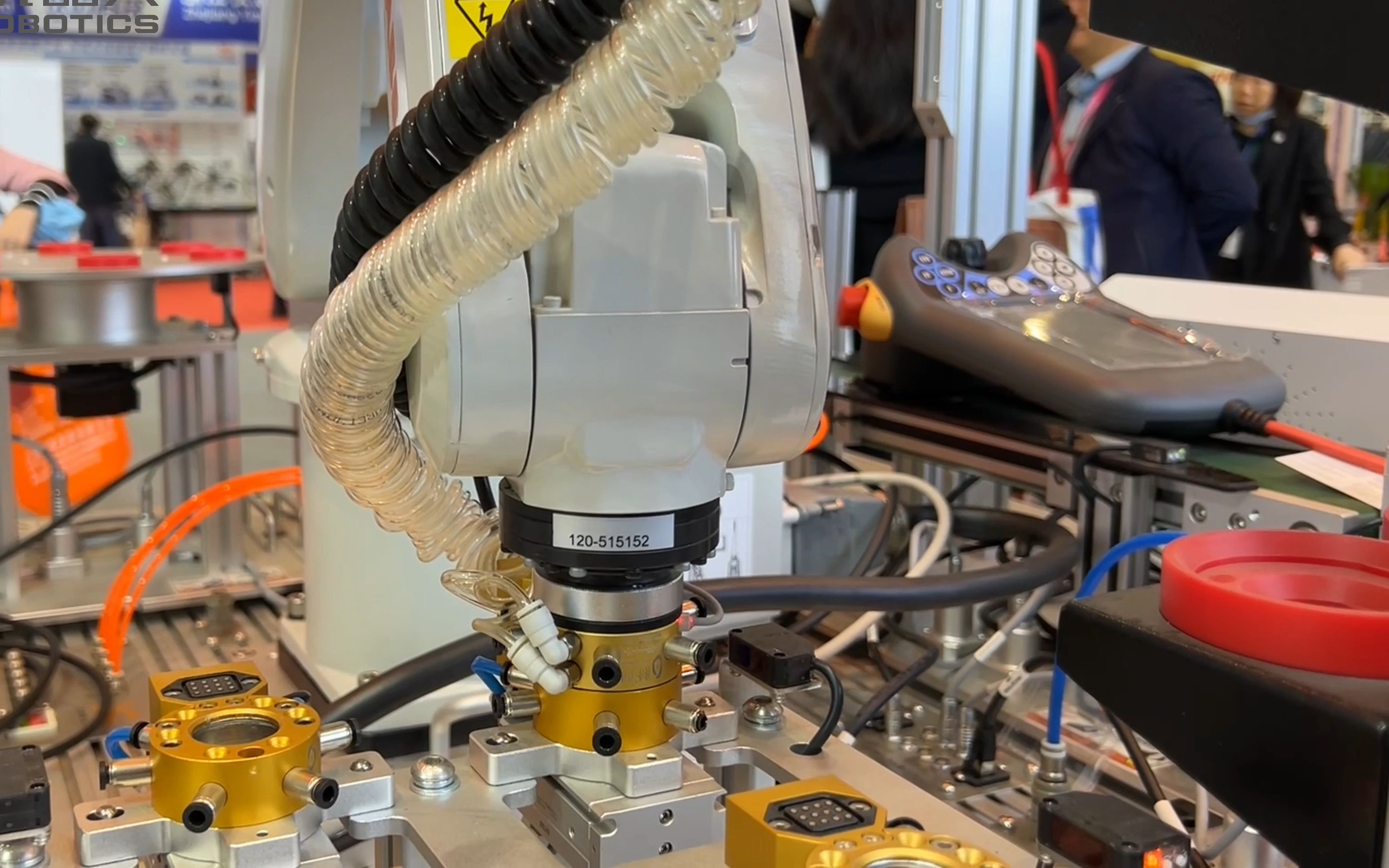 汇博机器人亮相第60届中国高等教育博览会