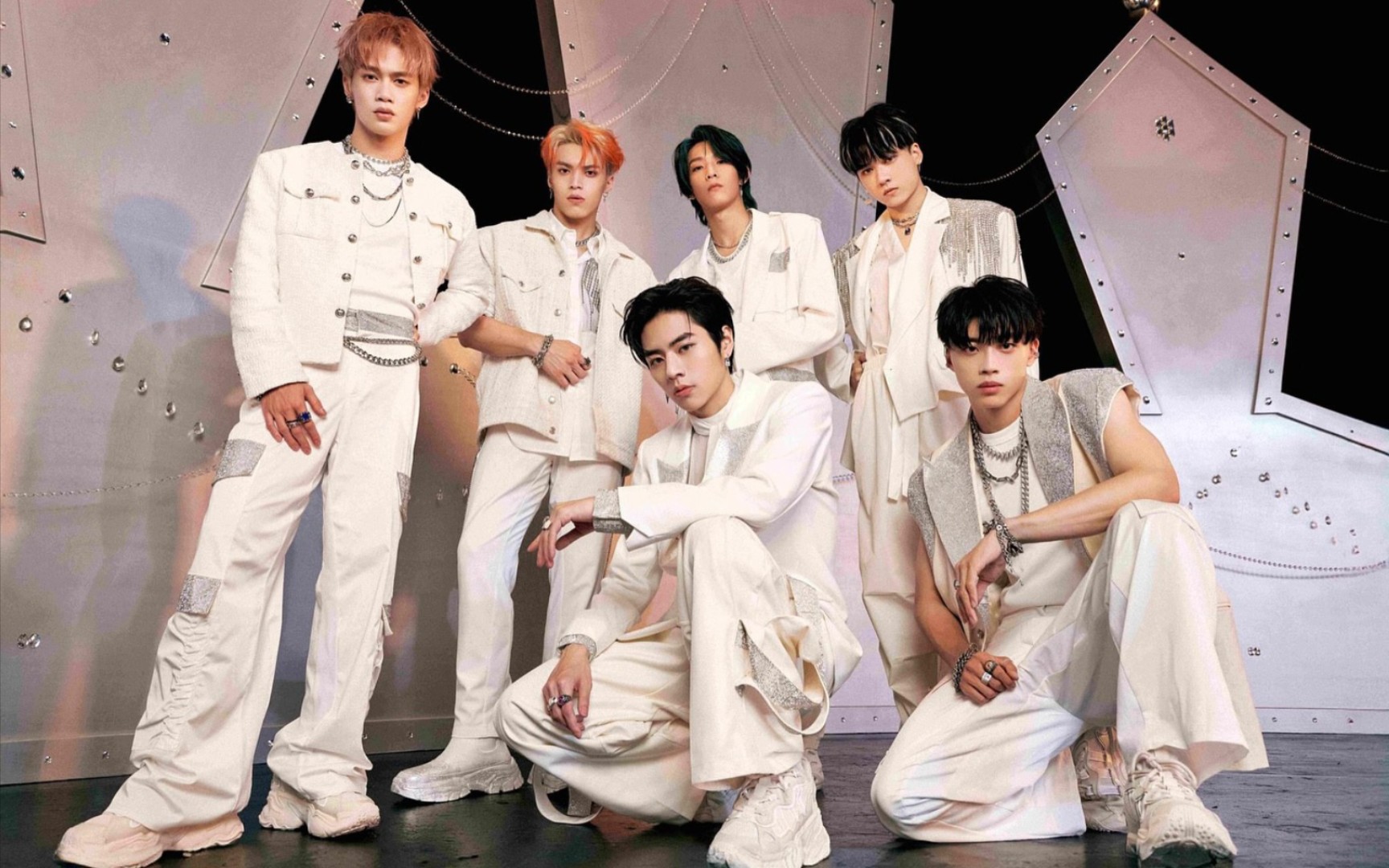 好帅的六宝!【ozone】演唱会主题曲《world top》mv预告照!