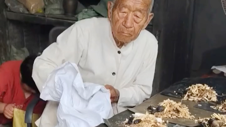 这得是多少年的老师傅,才能练出来的手感!