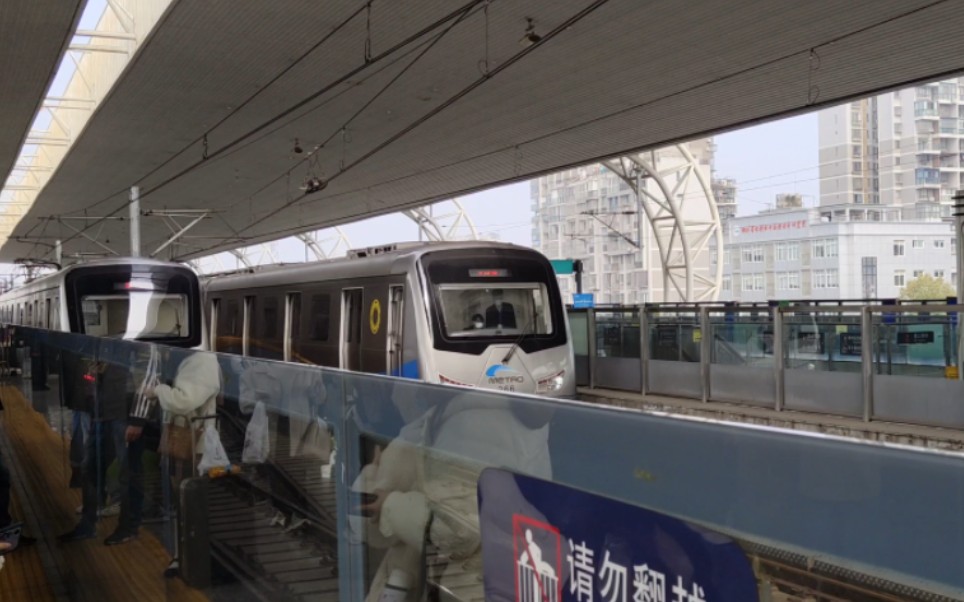 成都2号线地铁站图片