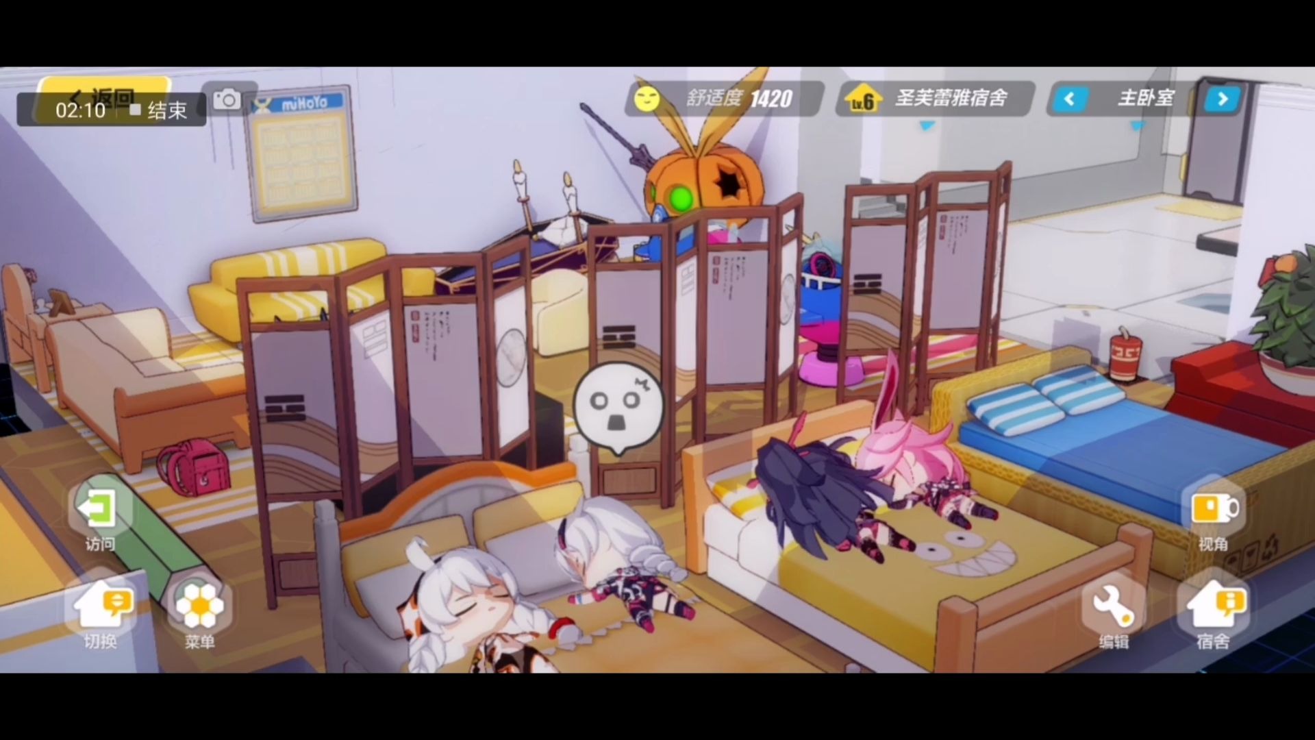 崩坏宿舍里,卡莲竟然和樱分床睡!