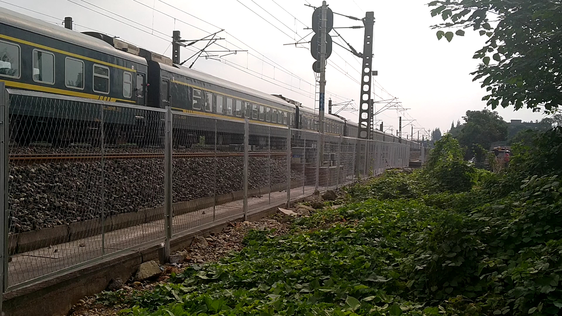 [废片]hxd1-6121牵引0k206次列车宝成线上行新都站通过_哔哩哔哩_bili