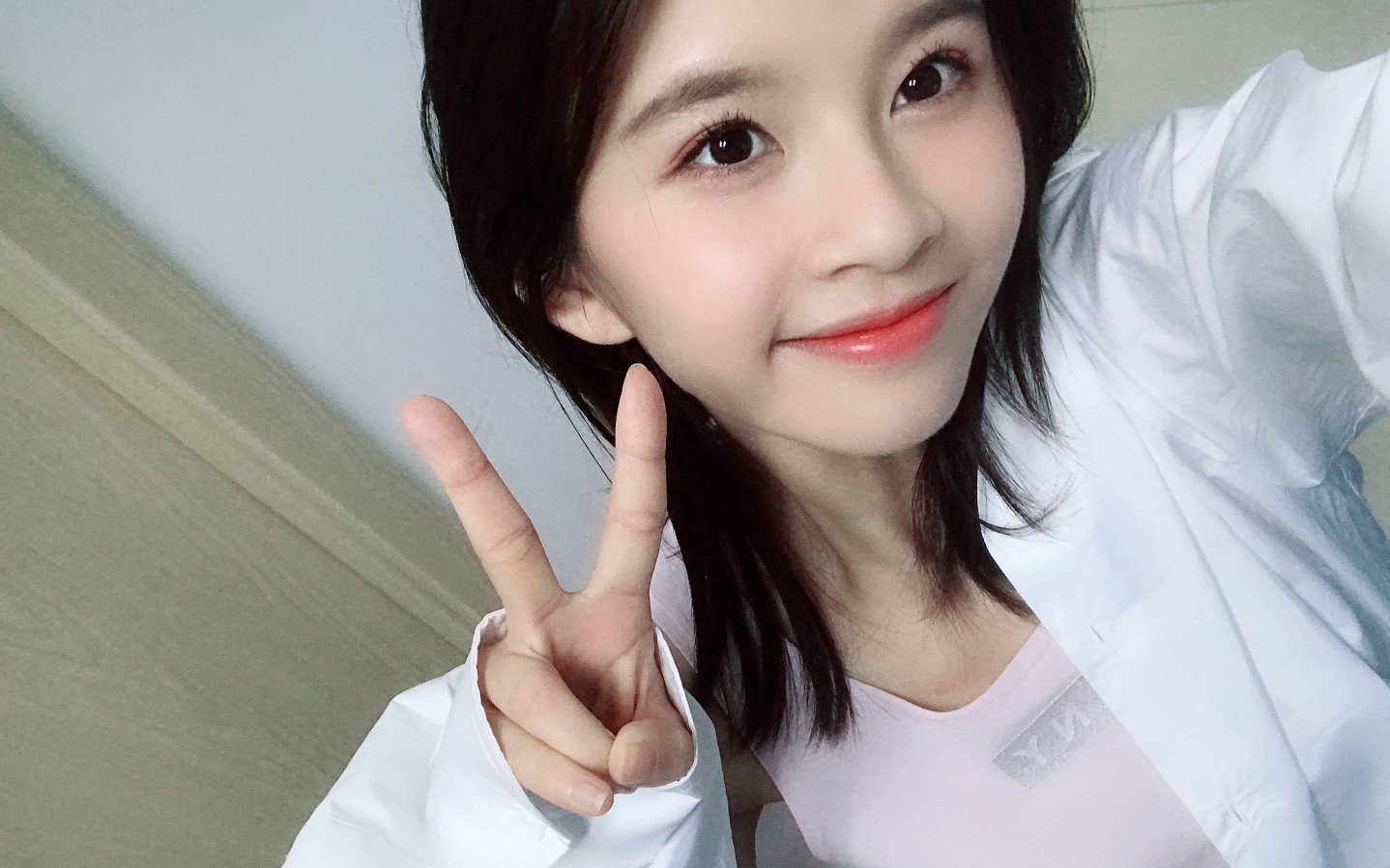 15小四直播,何晓玉万丽娜赵粤也在等冯薪朵出去玩是林老板还是赵公子