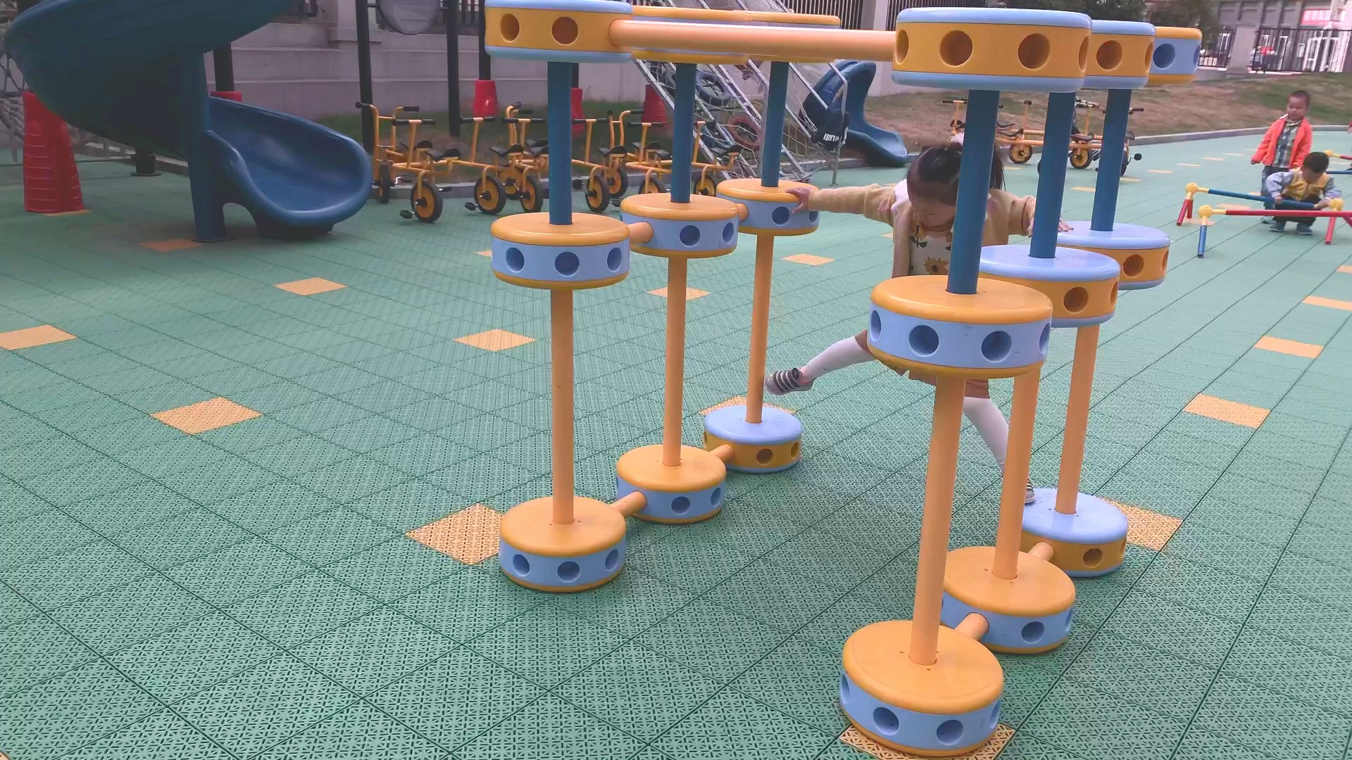 幼儿户外活动之万能工匠体能大循环