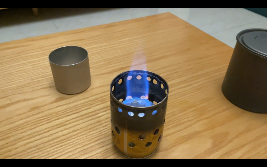 户外两款常用酒精炉燃烧展示和650ml钛杯收纳方案