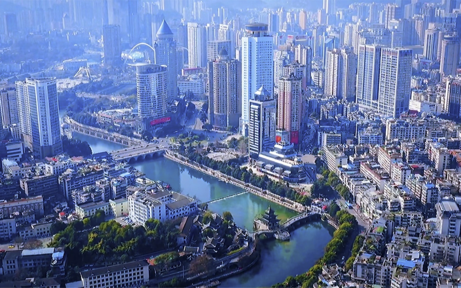 自驾到了贵州的第一大城市贵阳,整座城市建设得太大气了!太美了