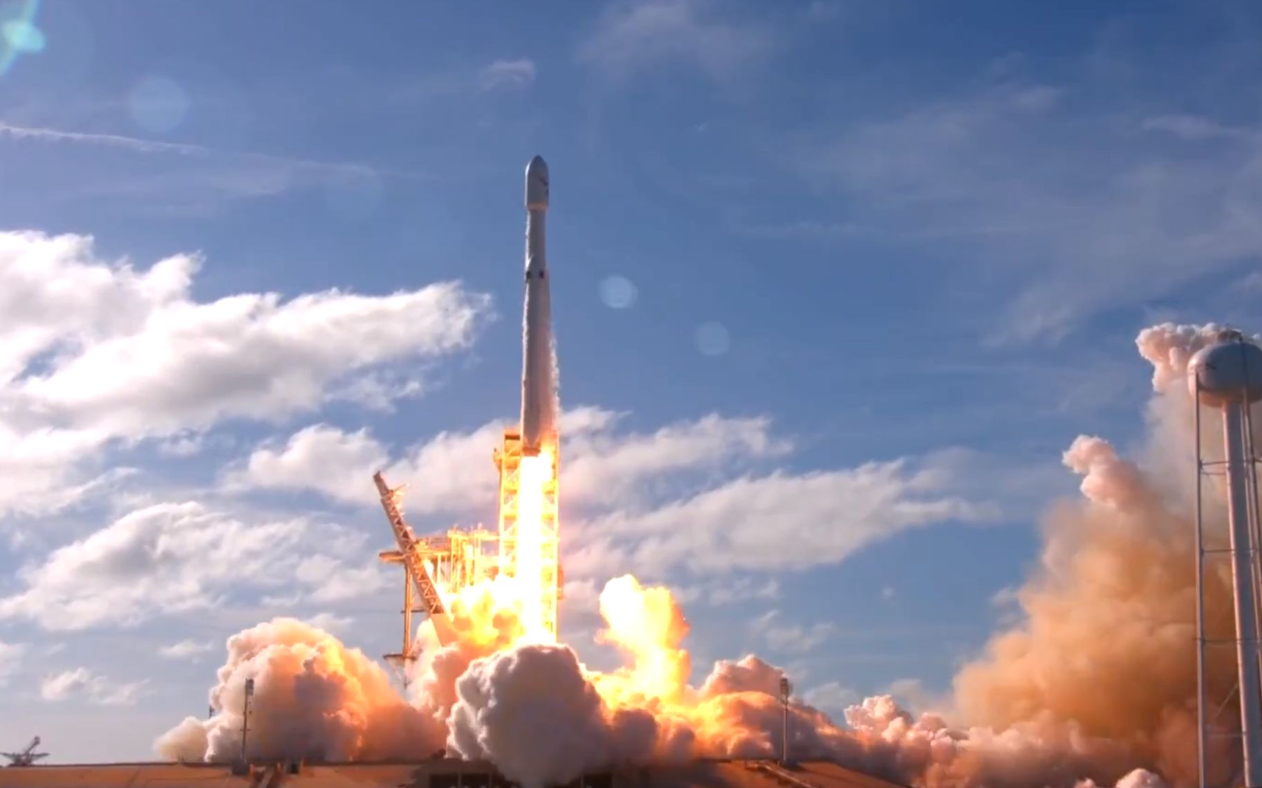 spacexfalconheavy重型猎鹰运载火箭试飞