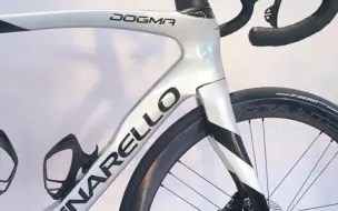 下载视频: 顶级公路车 | Pinarello皮娜 Dogma F 2024飚速银涂装实拍