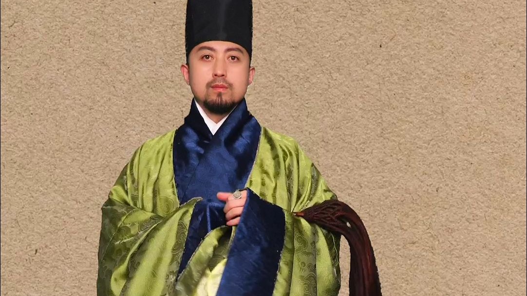 复刻明代肖像画,身穿道服,头戴四方巾,脚踏云履