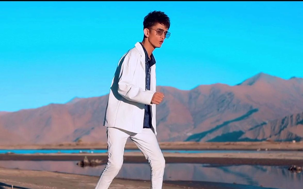 曲珍拉姆 歌手:达娃次仁