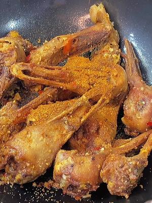 回家的晚餐:第一次尝试鸭头新做法,好吃到炸,简直了