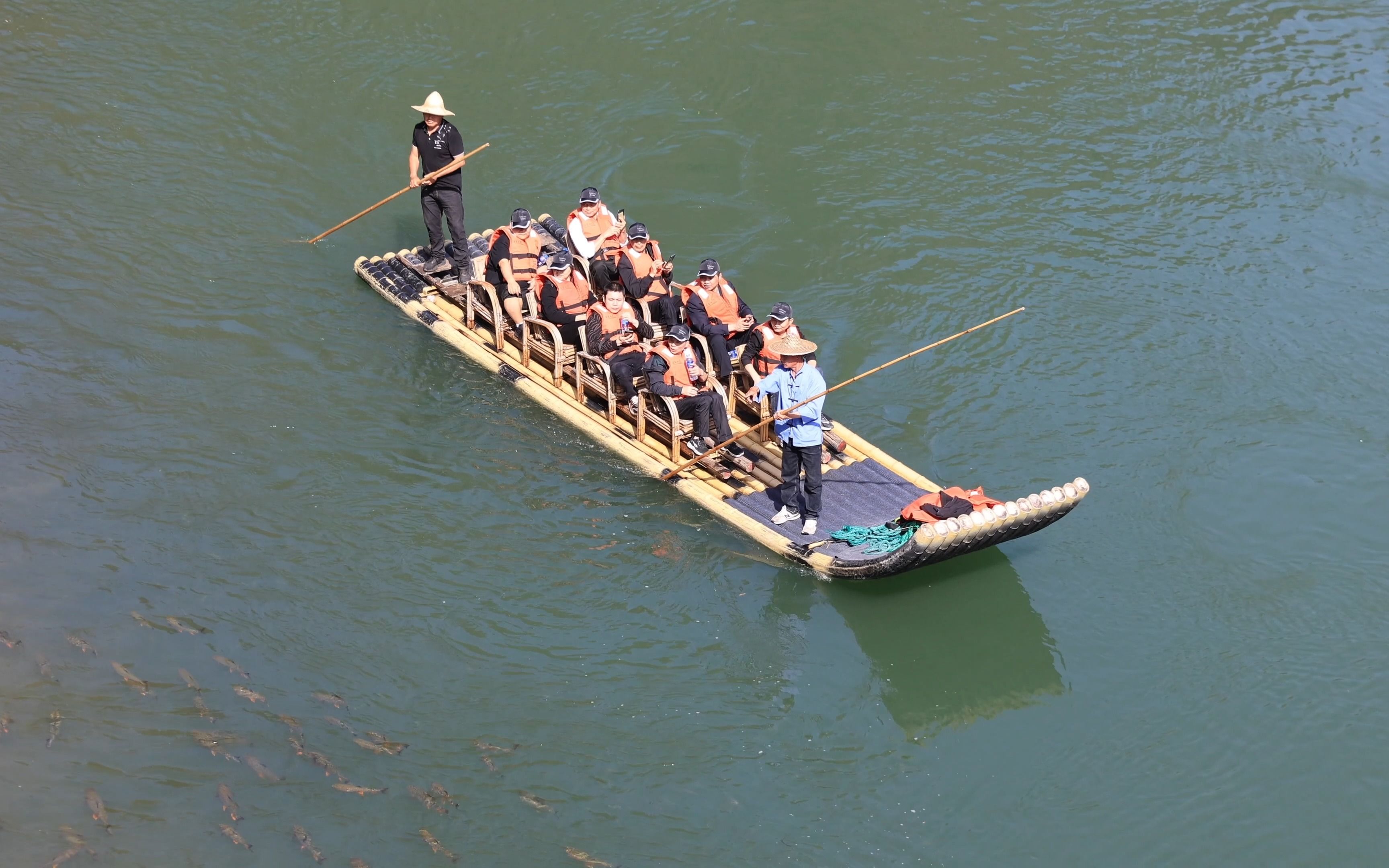 武夷山竹筏:水上漂了100分钟,给20小费,体验给力了