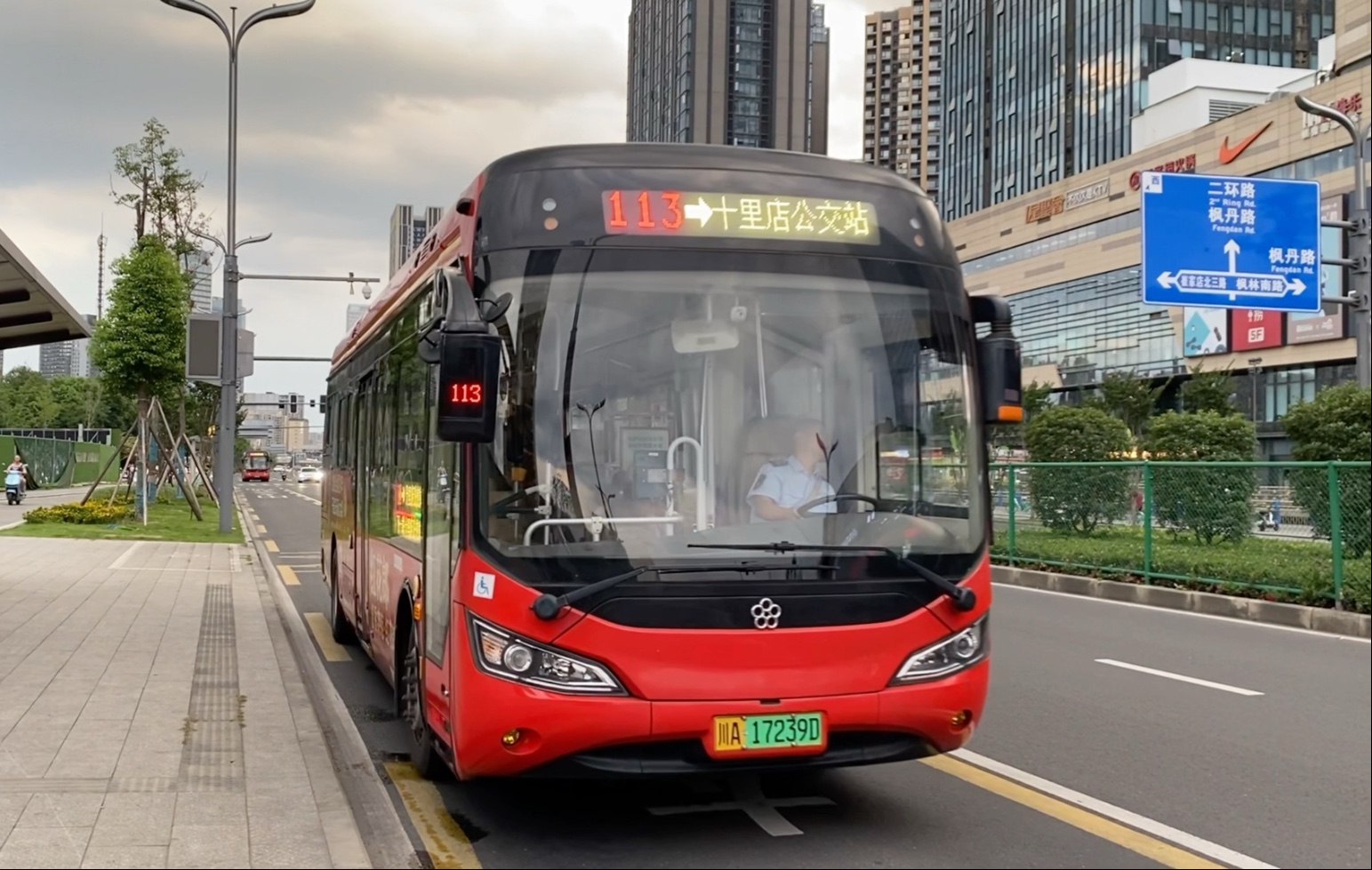 成都113路 开往 十里店公交站