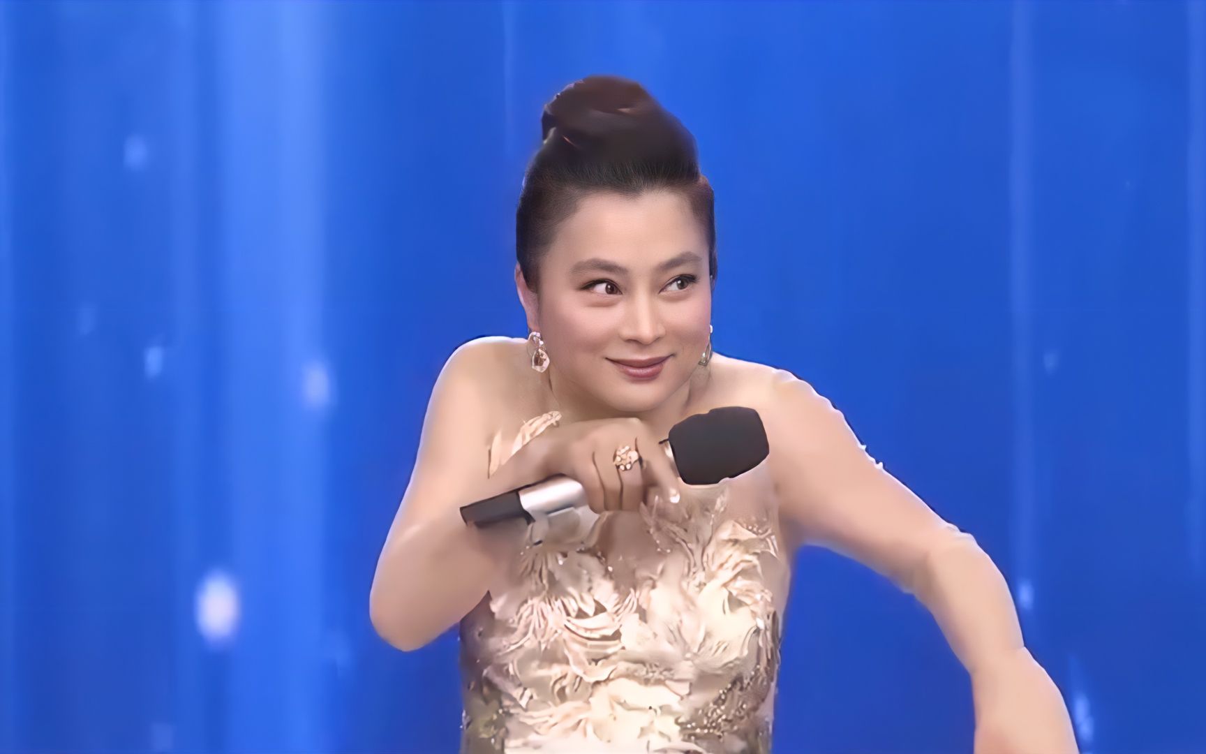 李玲玉模仿孙悟空眼神,直言:这都是六小龄童教的!李玲玉模仿秀