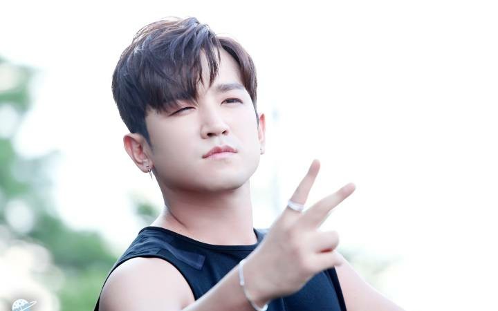 【shinhwa李玟雨】略手脚蜷缩但帅气爆棚的早年短剧<行进>