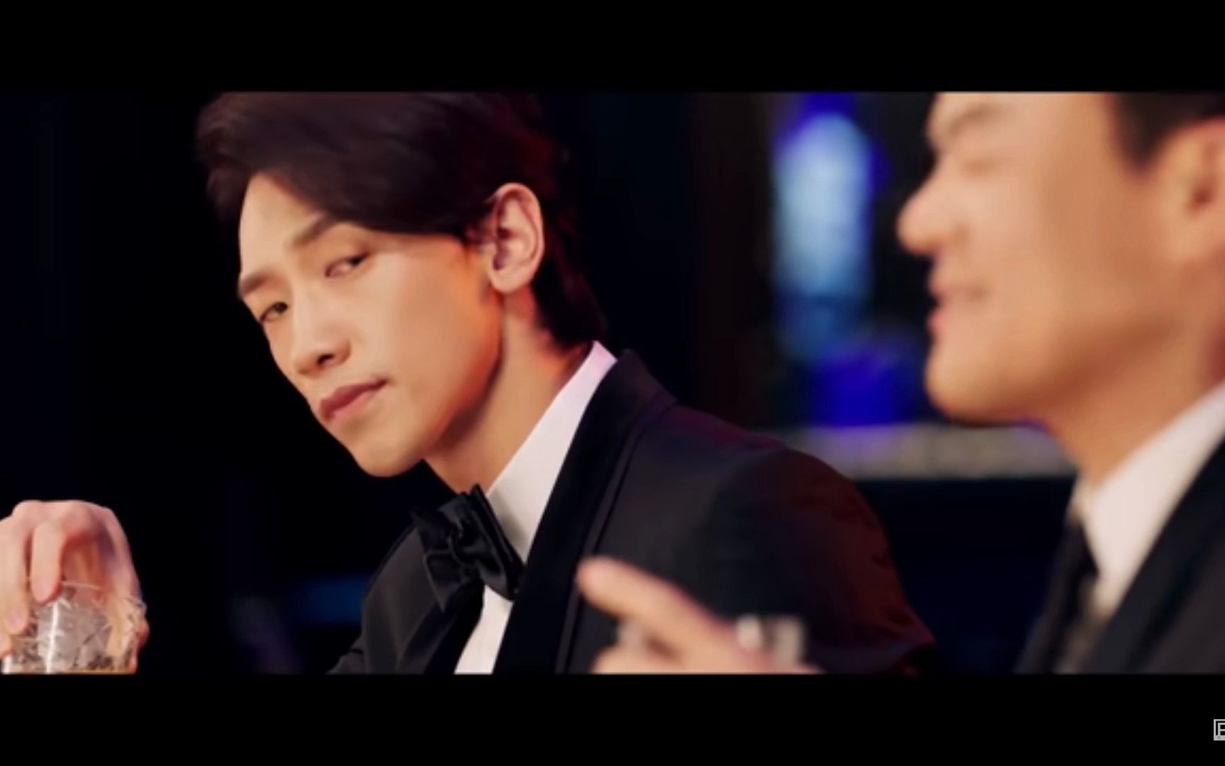 rain -switch to me (duet with jyp)mv有中文字幕原来还挺搞笑