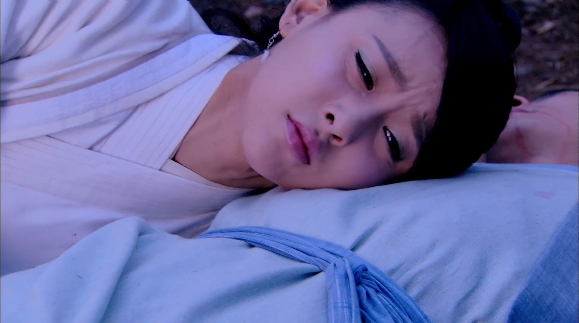 影视剧女角色受伤让人心疼的镜头;仇馨蕊中毒吐血而亡_哔哩哔哩_bili