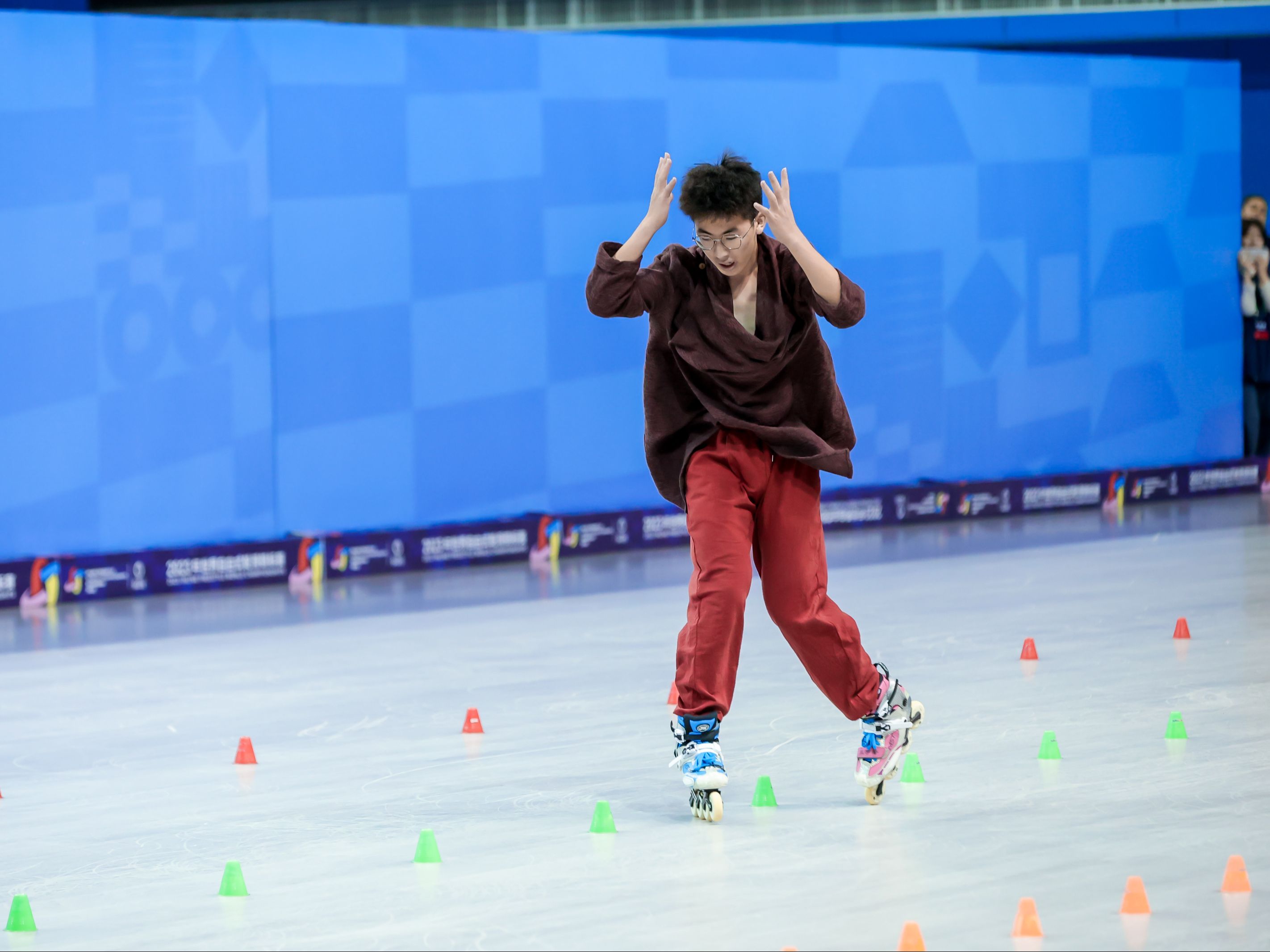 青年男子花式绕桩冠军王宇轩(中国)视角1|2023年世界自由式轮滑锦标赛
