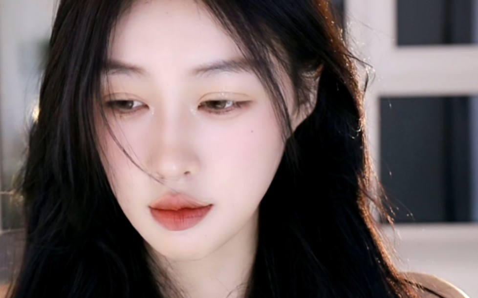 抖音跳舞小姐姐 你猜猜看大腿淤青怎么来的