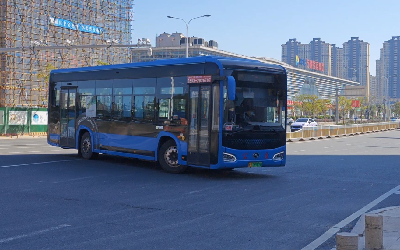 金龙地铁巴士.xmq6115fgbevl调头出场.