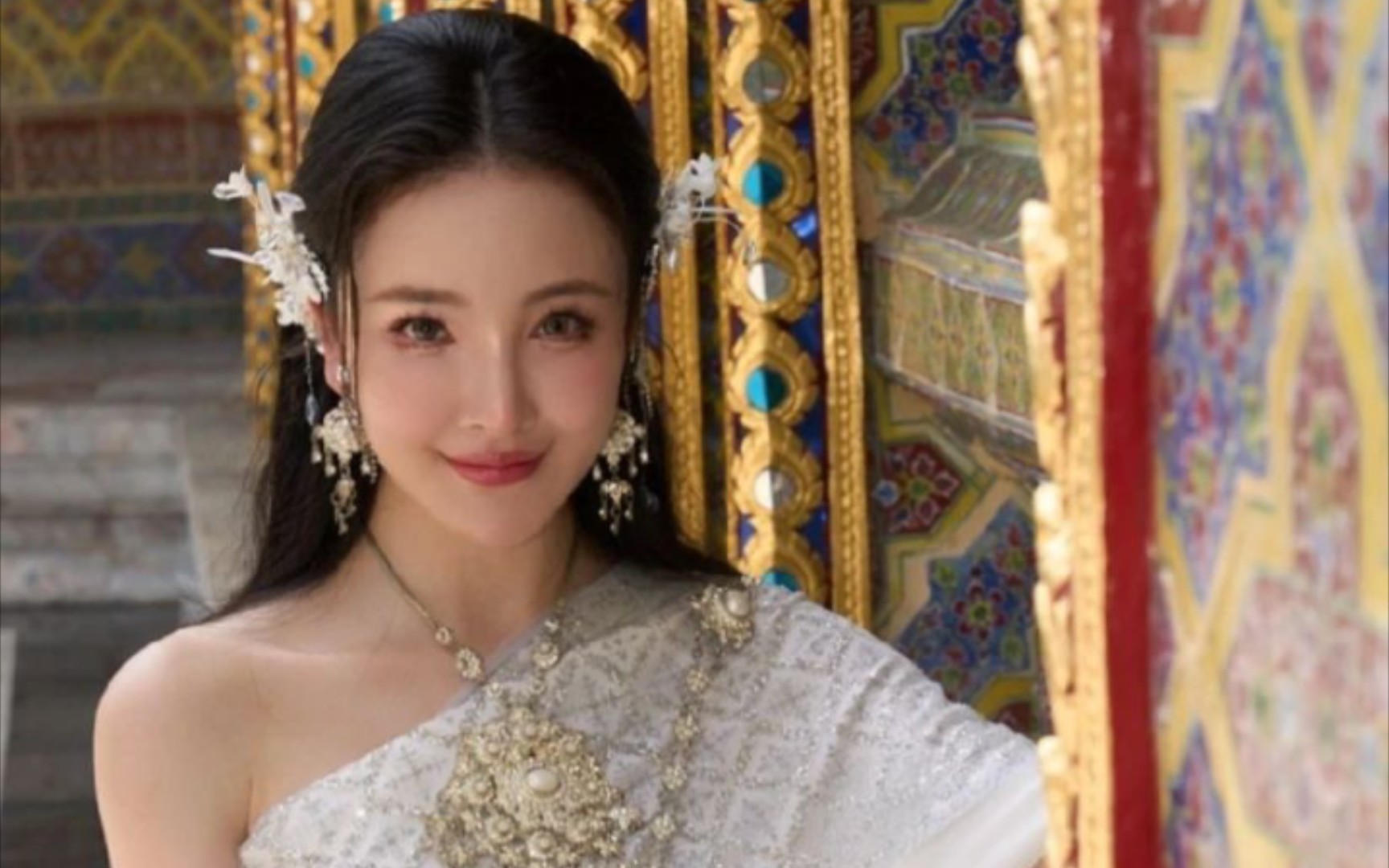 刘雨欣最近更新动态,晒跟泰国明星mike的合影,还说今年要在泰国拓展