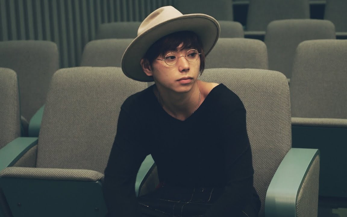 【村上虹郎】情热接客 小哥哥在线换衣 唠嗑!