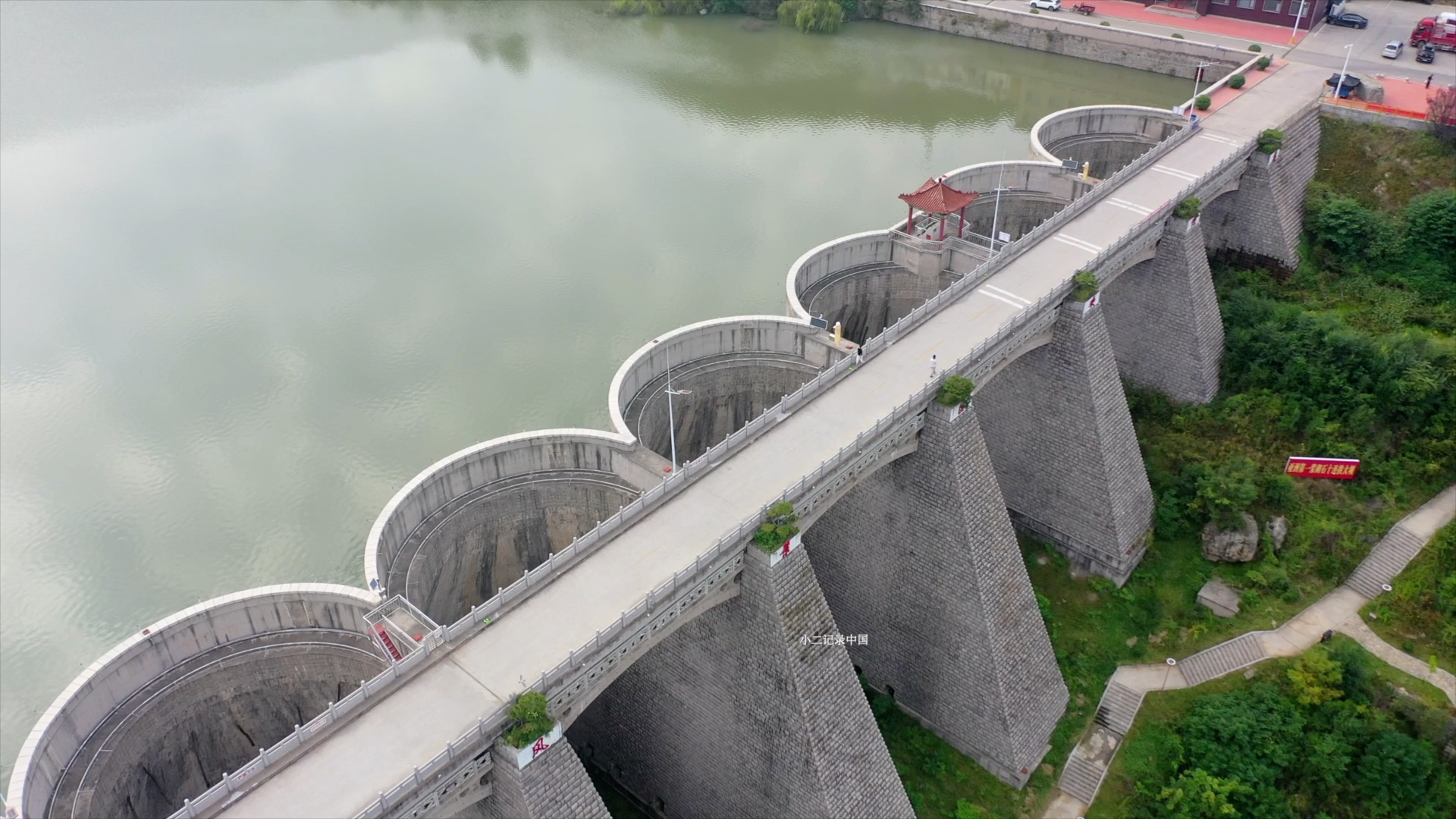 淌水崖用时六年零8月,用青石垒成,誉为亚洲第一的浆砌石大坝!