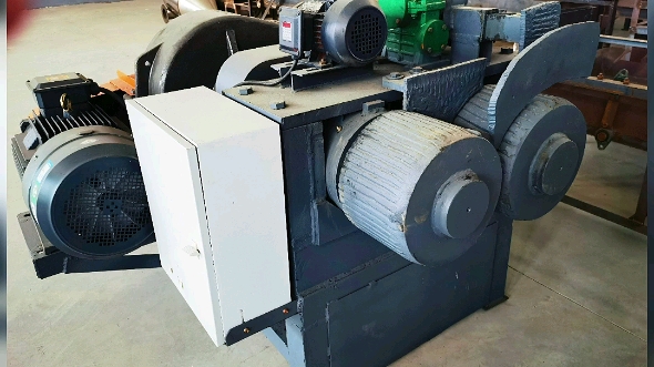 韦瑞德轮胎粉碎机废旧轮胎处理设备厂家细粉机轮胎撕碎机磨粉