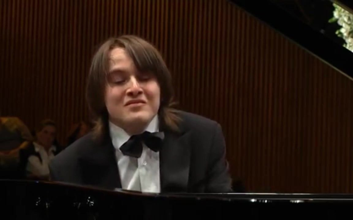 [图]莫扎特A大调23号钢琴协奏曲   k 488第二乐章 - 钢琴Daniil Trifonov