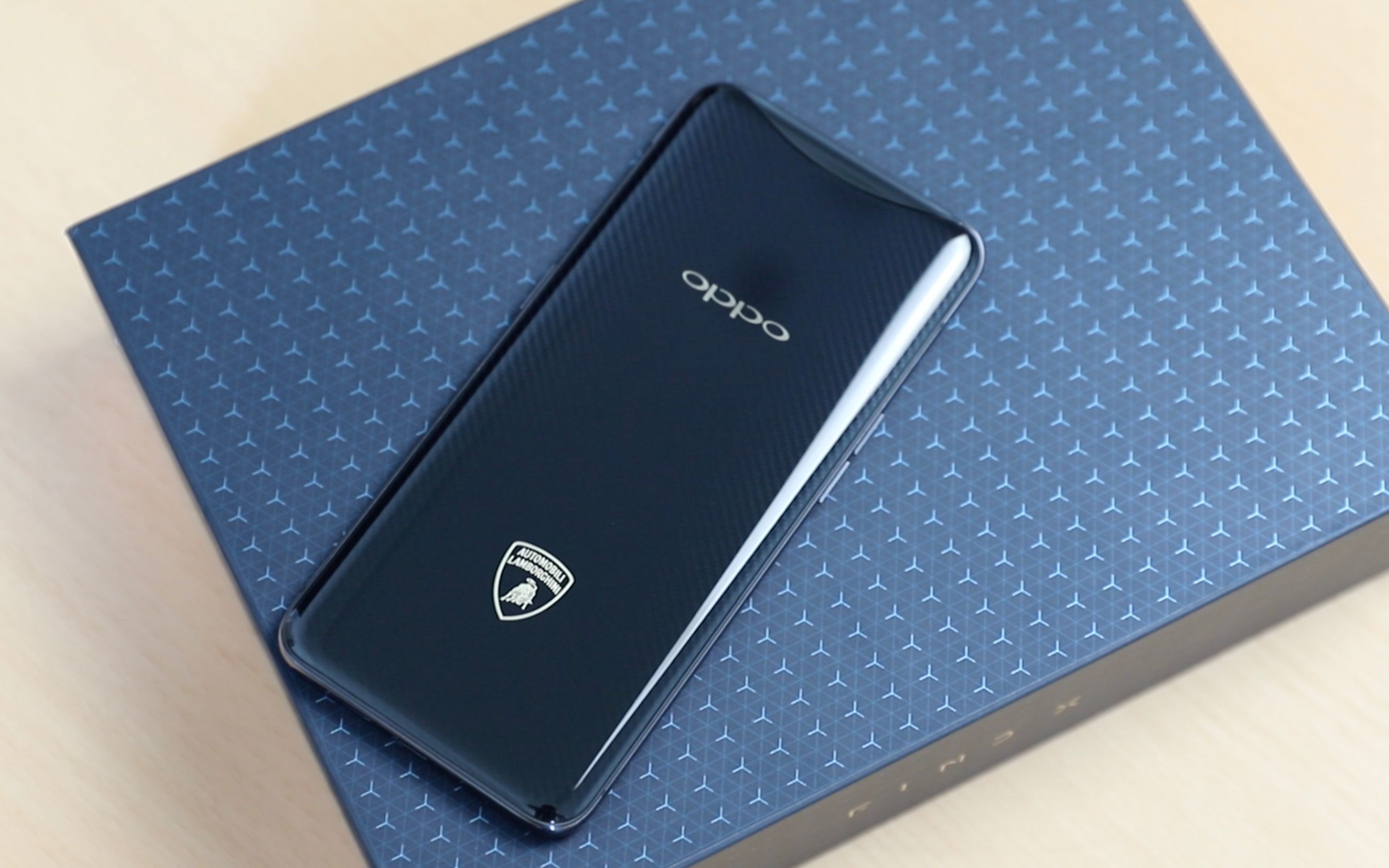 【惊奇科技】9999元oppo find x兰博基尼版开箱:极速充电有逼格_哔哩