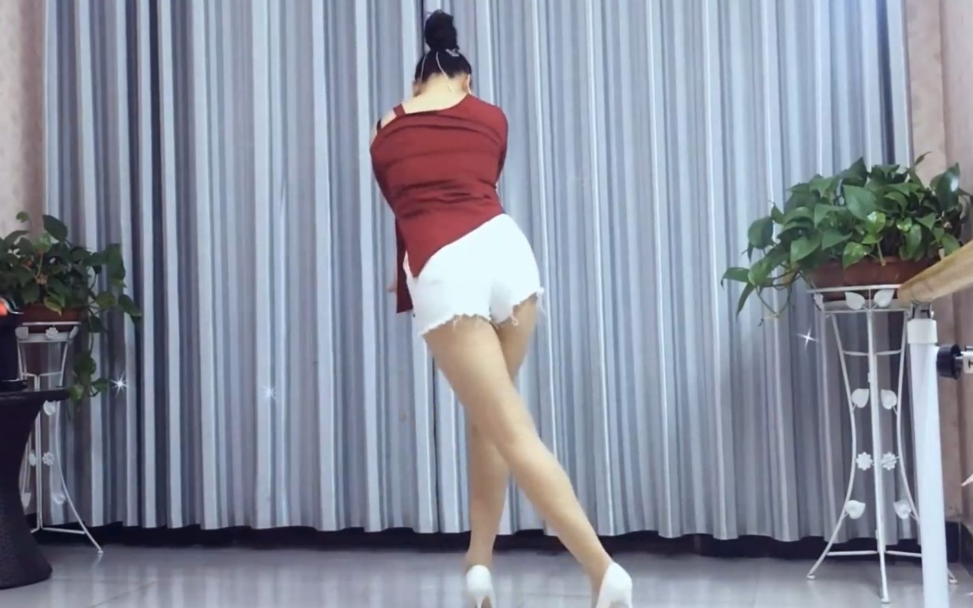抒情广场舞【波波姐林丽敏小君黑g香香广场舞温柔贤淑轻舞玉女梦姬