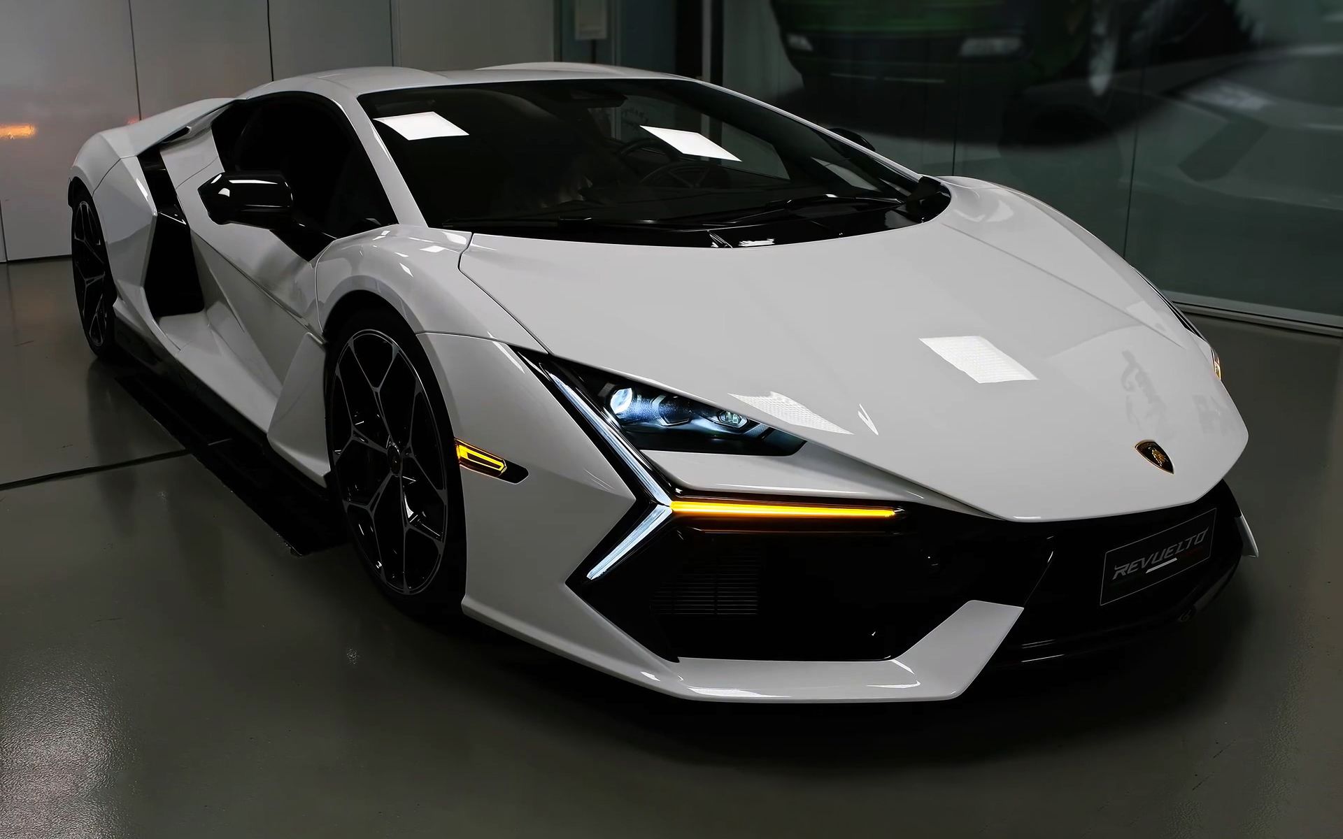 新一代大牛兰博基尼revuelto欣赏